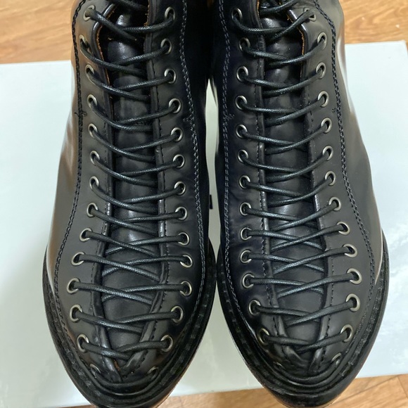 Givenchy - Picture 4 of 6